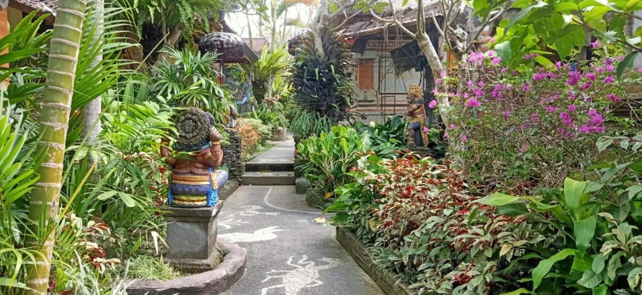 Family Guest House Убуд Экстерьер фото